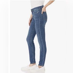 NWT Amazon Essentials Skinny Moulant Jeans Size 6 Short Medium Wash